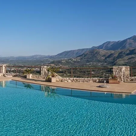 Pomegrante Holiday home *